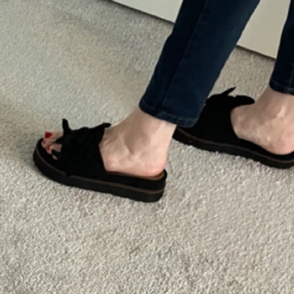 FJORD Black Suede Flower Sandals NWOT 8 - Picture 2 of 7